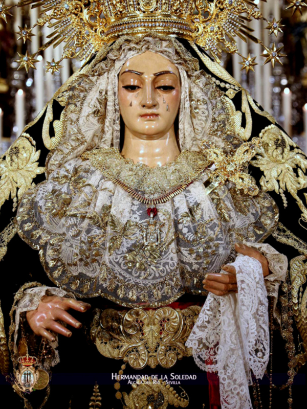 Alcalá del Río se rinde ante su Virgen de los Dolores en solemne Besamanos