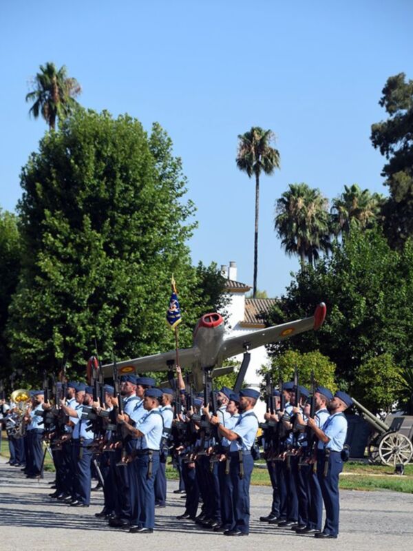  Relevo de mando en el Acuartelamiento Aéreo de Tabladael coronel Parallé Lorente