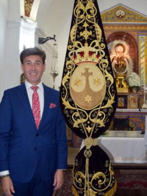  El estandarte carmelita renace una restauración que devuelve el esplendor perdido en la Hermandad de Calatrava de Sevilla 