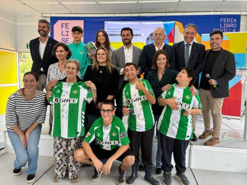 El proyecto ‘Cuento con mi equipo’ culmina su V edición uniendo deporte, lectura e inclusión en la Feria del Libro de Sevilla