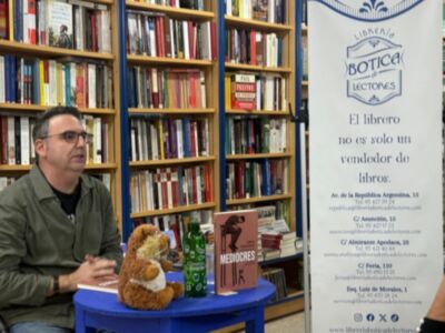 Albert Doménech hoy en Málaga presenta su primer libro "Mediocres", a las 19.00 en Librería Proteo