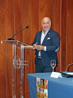  El Círculo Mercantil acoge un homenaje al pintor Juan Valdés por su aportación al patrimonio cultural