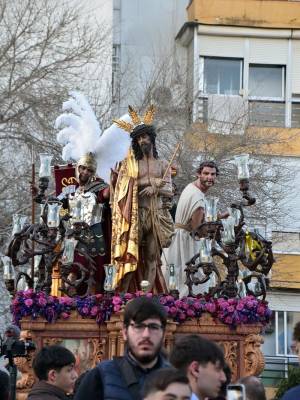 La Hermandad de la Piedad y Salud y Esperanza de Sevilla,recorre San Lázaro en una intensa jornada de fe por el Día de Andalucía