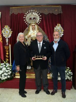 Triana escucha su propia historia en la voz del pregonero Carlos Valera