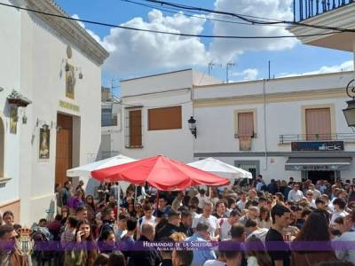 La Plaza de San Gregorio de Alcalá del Río, se llena tras un ensayo que anticipa el Viernes Santo ilipense