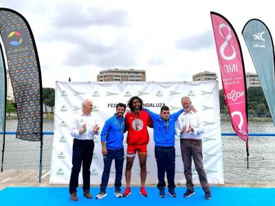 El Andaluz de barcos largos de remo, para el Náutico Sevilla