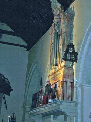  Alcalá del Río revive con solemnidad el ancestral rito del Descendimiento de Cristo 