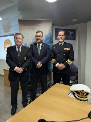 La Universidad de Sevilla acoge una reflexión sobre la proyección histórica y estratégica de la Armada en la ciudad 