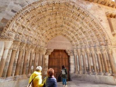  El Ateneo hispalense profundiza en el legado del arte románico en Navarra 