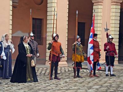 La ciudad de Sevilla, celebra su historia con un acto conmemorativo en el antiguo cuartel del Carmen