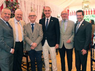 Sevilla honra trayectorias ejemplares en la tradicional entrega de distinciones de la caseta “La Flamenca” 