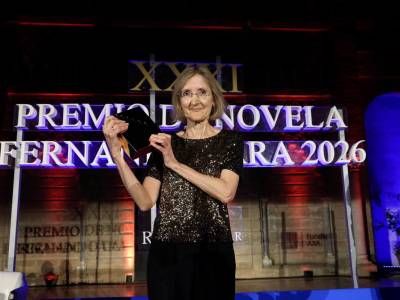 Marta Platel ganadora del  Premio de Novela Fernando Lara 2026  por  El baile de las criadas