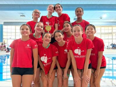 Pleno del Club Natación Sincro Sevilla en el Andaluz absoluto e infantil de verano
