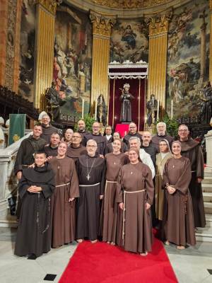 La Familia Franciscana ha celebrado una emotiva vigilia de oración en la Basílica de San Francisco el Grande