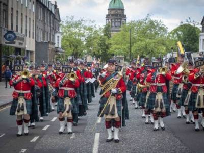 Edimburgo rinde homenaje a sus Fuerzas Armadas en una multitudinaria jornada de reconocimiento ciudadano 