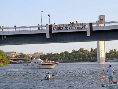 La Virgen del Carmen de Calatrava renueva su histórica procesión fluvial por el Guadalquivir en una emotiva jornada de fe y tradición