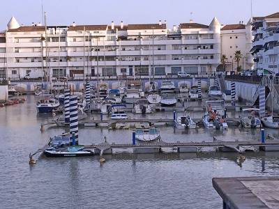  Gelves conmemora la tradición marinera de la Virgen del Carmen con su solemne procesión terrestre y fluvial