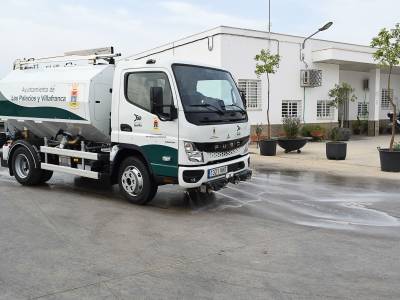 Los Palacios y Villafranca (Sevilla) incorpora un nuevo camión cisterna para riego y baldeo de calles