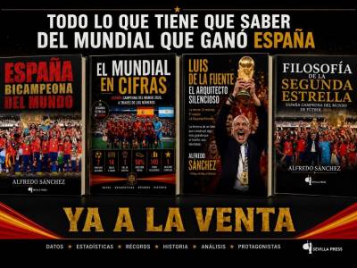 Cuatro libros sobre el Mundial de futbol que ganó España publicados desde Chipiona .