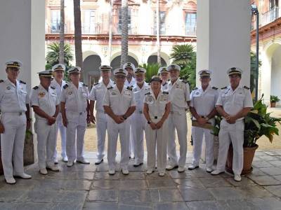 La Hermandad Mareantes del Sur renueva en San Telmo la tradición marinera de Nuestra Señora del Buen Aire 
