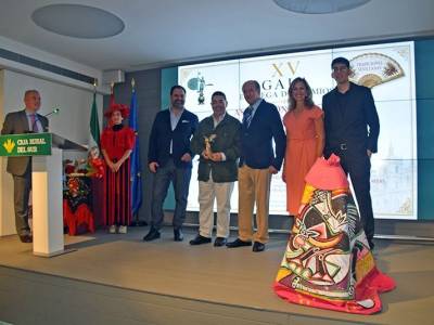 La XV Gala de Tradiciones Sevillanas reconoce a quienes mantienen vivo el patrimonio cultural y sentimental de la ciudad