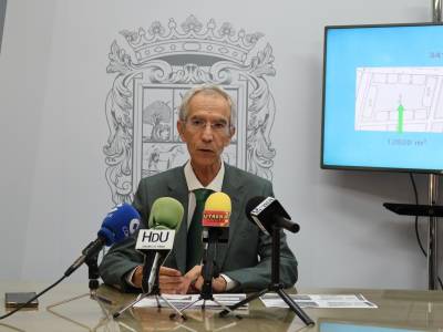 El alcalde de Utrera, Francisco Jiménez, en la rueda de prensa sobre el convenio de Cuesta El Merendero.