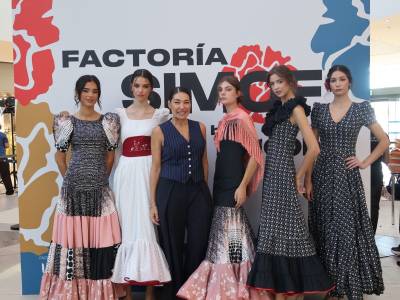 Modelos con diseños de moda flamenca en Factoría SIMOF by Lagoh.