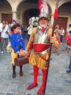  El Tercio de Olivares rinde homenaje a la Hispanidad con su IV desfile por el centro histórico de Sevilla