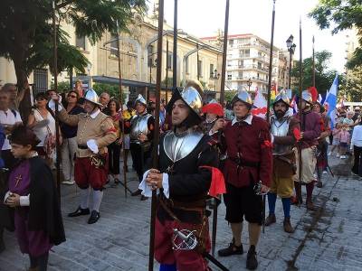 El Tercio de Olivares reivindica la Hispanidad con un solemne desfile por el centro de Sevilla