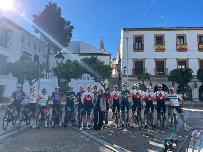 Corredores del Lhoist Estepa – Fernando Torres Pro Bikes en su primera concentración, en Estepa.
